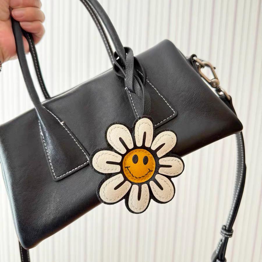 Leather Smile Flower Charm, Leather bag Charm, Cute FloralLeather Handbag/ Purse Charm, Flower Keychain,Handmade Bag Charm, Cute Key Chain