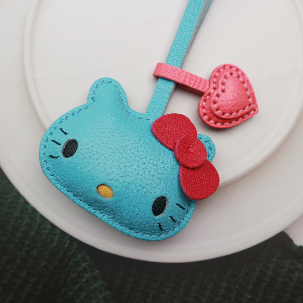 Letter/Heart and bow accessories (not sold separately)
